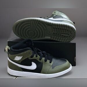 Jordan 1 Mid ‘Medium Olive’ Sneakers